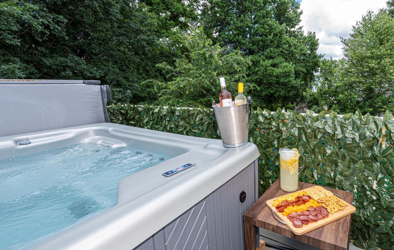 הוילה קרנרסוויל Hot Tub Wifi Gym Firepit Kitchen מראה חיצוני תמונה